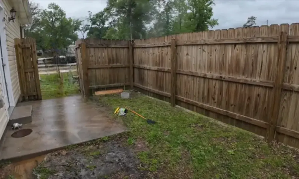 Clean wooden fence after professional fence cleaning Eugene, Oregon